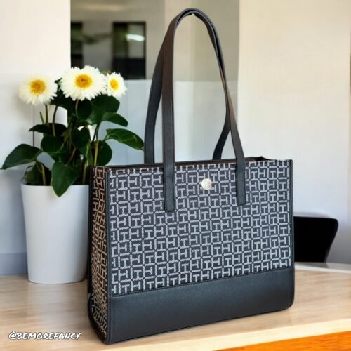 Cartera Tommy Hilfiger Negra Sq tgb