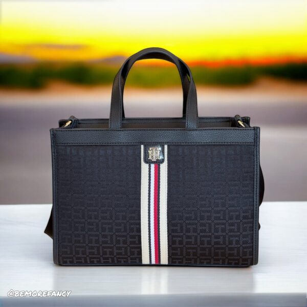 Cartera Tommy Hilfiger Modelo 2B0 Negra