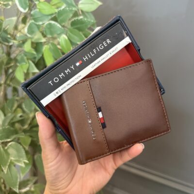 Billetera Tommy Hilfiger Bifold Coffe Cf87