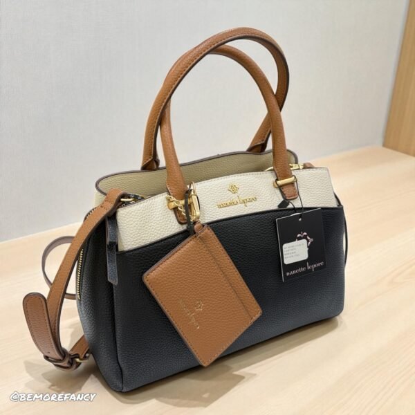 creame una descripcion para una cartera crossbody de la marca Aldo