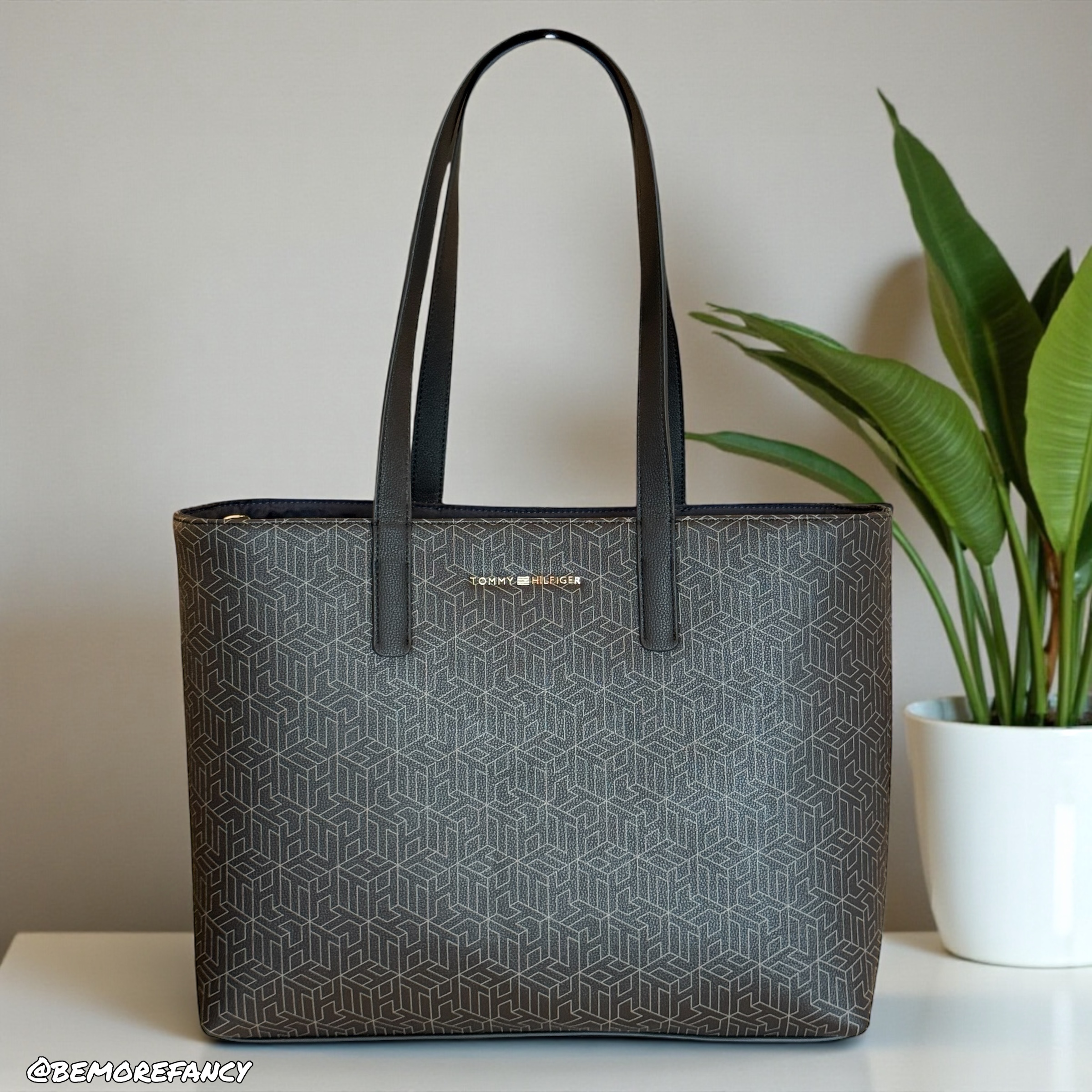 Cartera Tommy Hilfiger Negra Tote TR456
