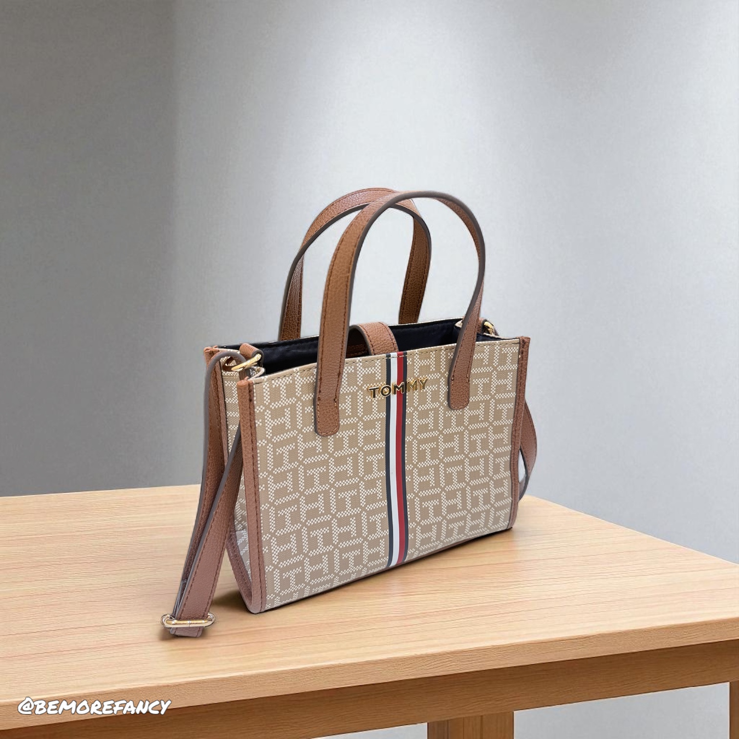 Mini Cartera Tommy Hilfiger Crossbody IZL - Imagen 3