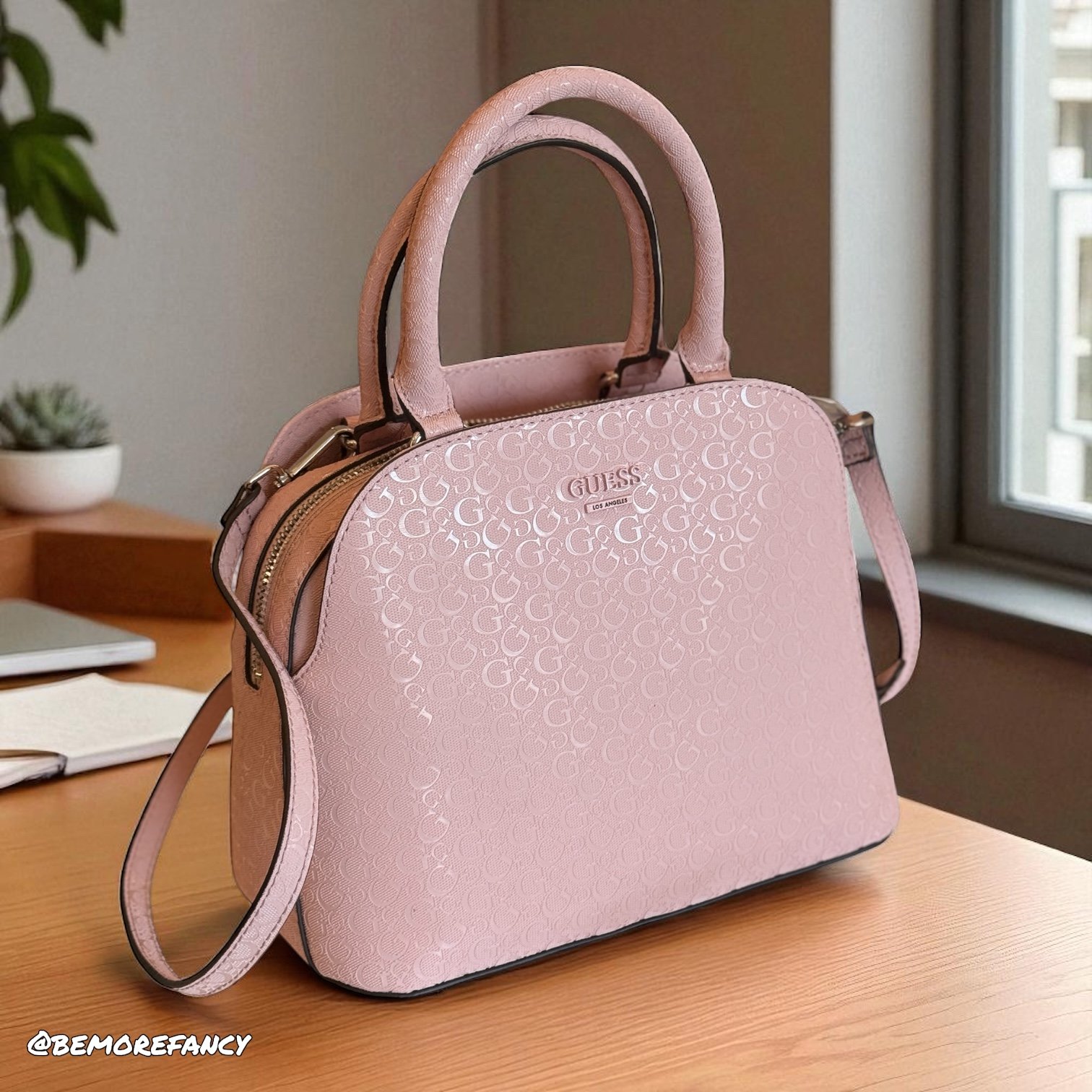 Cartera GUESS Kamri Mediana Rosa - Imagen 2
