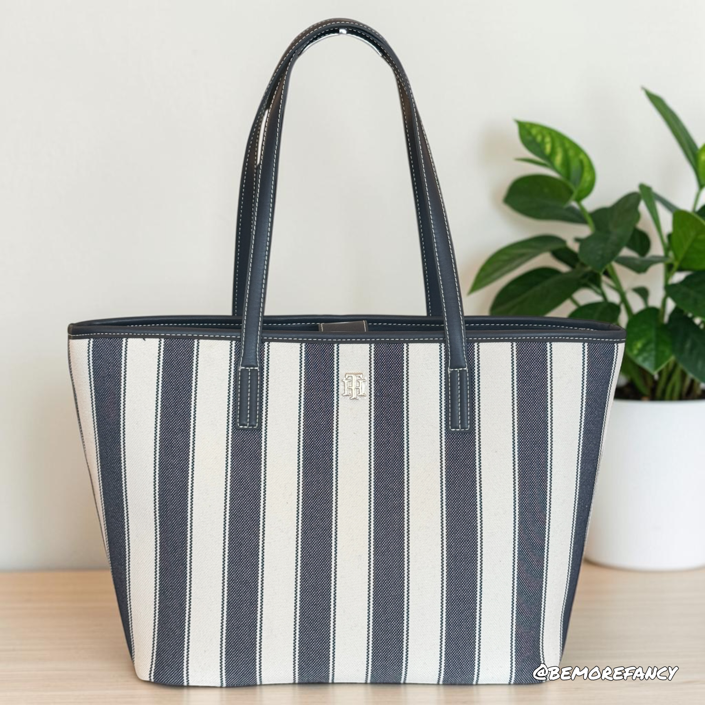 Cartera Tommy Hilfiger Tote AZ HT67