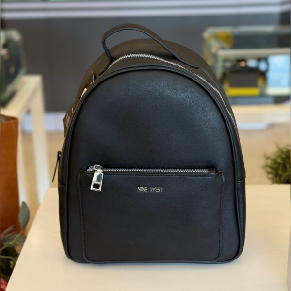 Mochila Nine West negra
