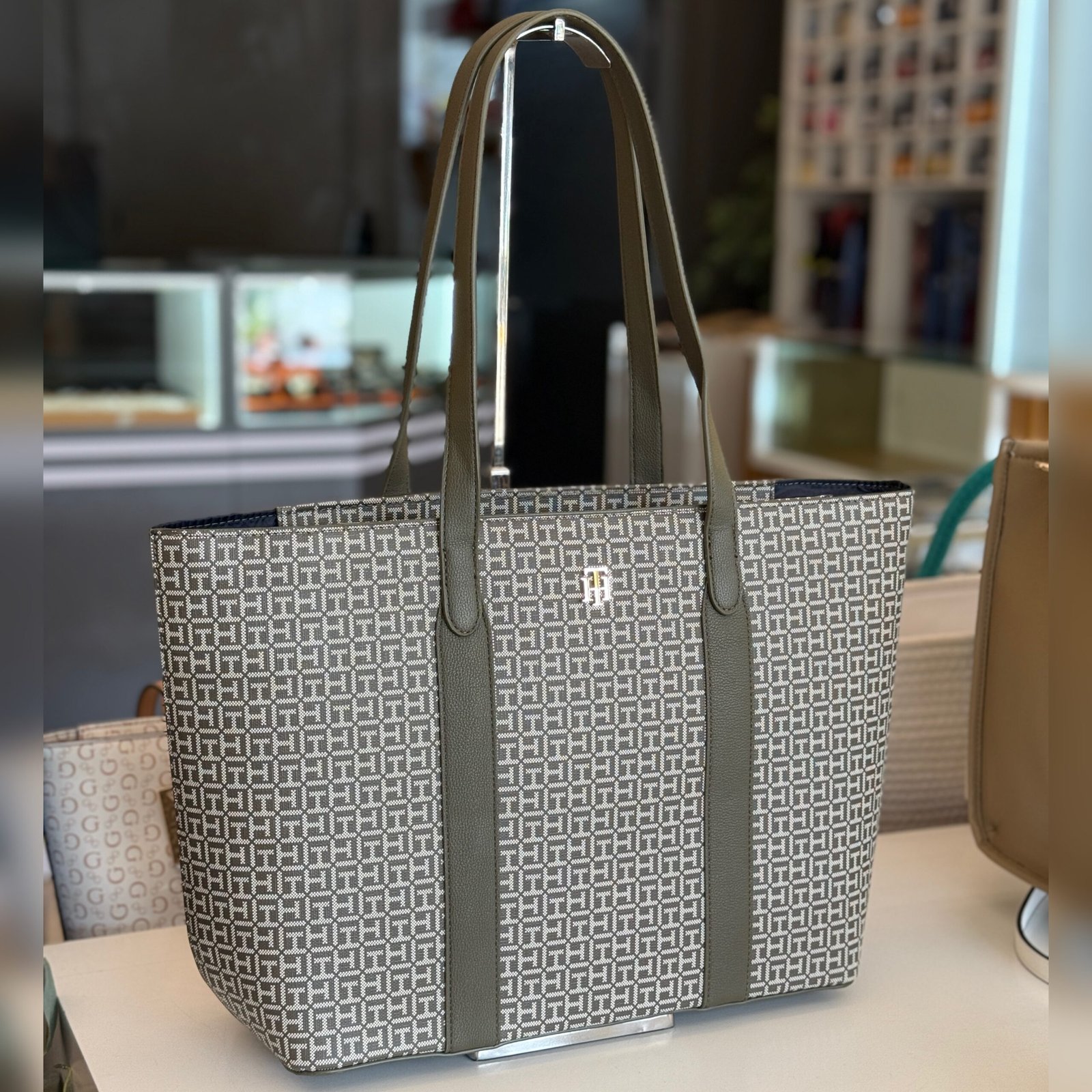 Cartera Tommy Hilfiger Sac Cabas Oliva - Imagen 2