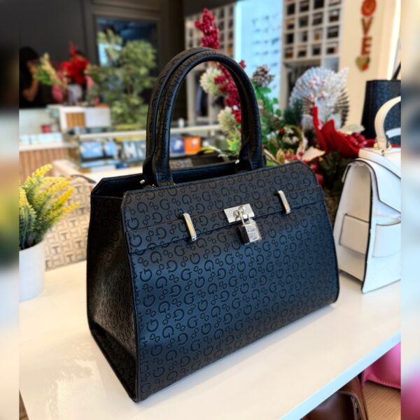 Cartera Guess negra Mediana