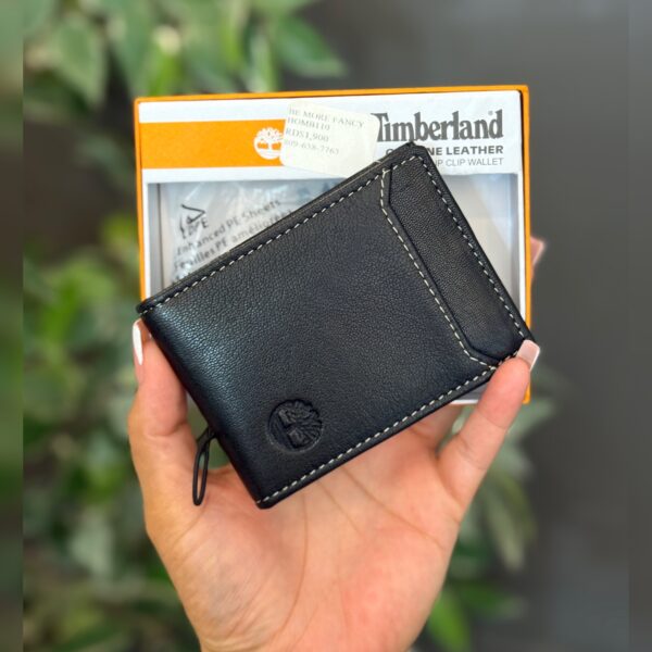 Billetera Timberland tipo money clip para hombre, en piel auténtica. Compacta, moderna y funcional, ideal para llevar lo esencial con estilo.