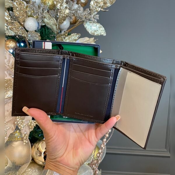 Billetera Tommy Hilfiger Marron Trifold